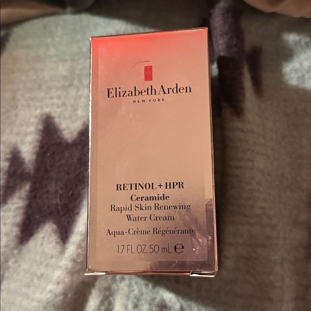 Elizabeth Arden Retinol Ceramide Capsules in Gold